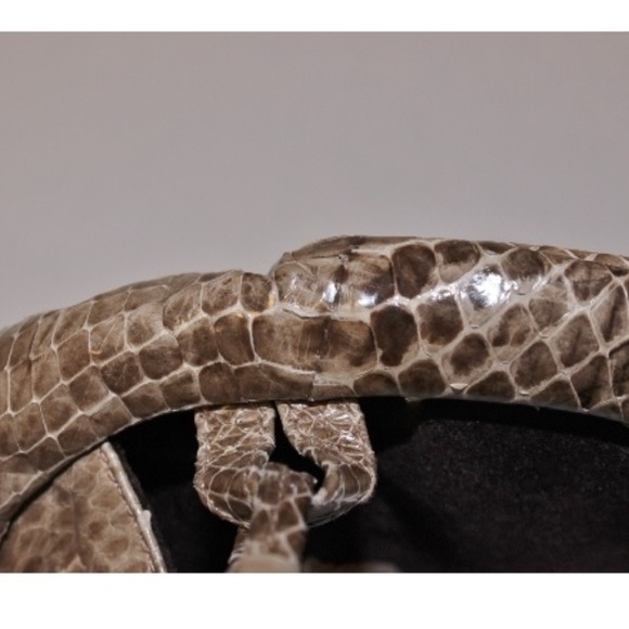 This Spanish Cobra WokeUp2Find He WasA Vintage Bag - Picture 6 of 7